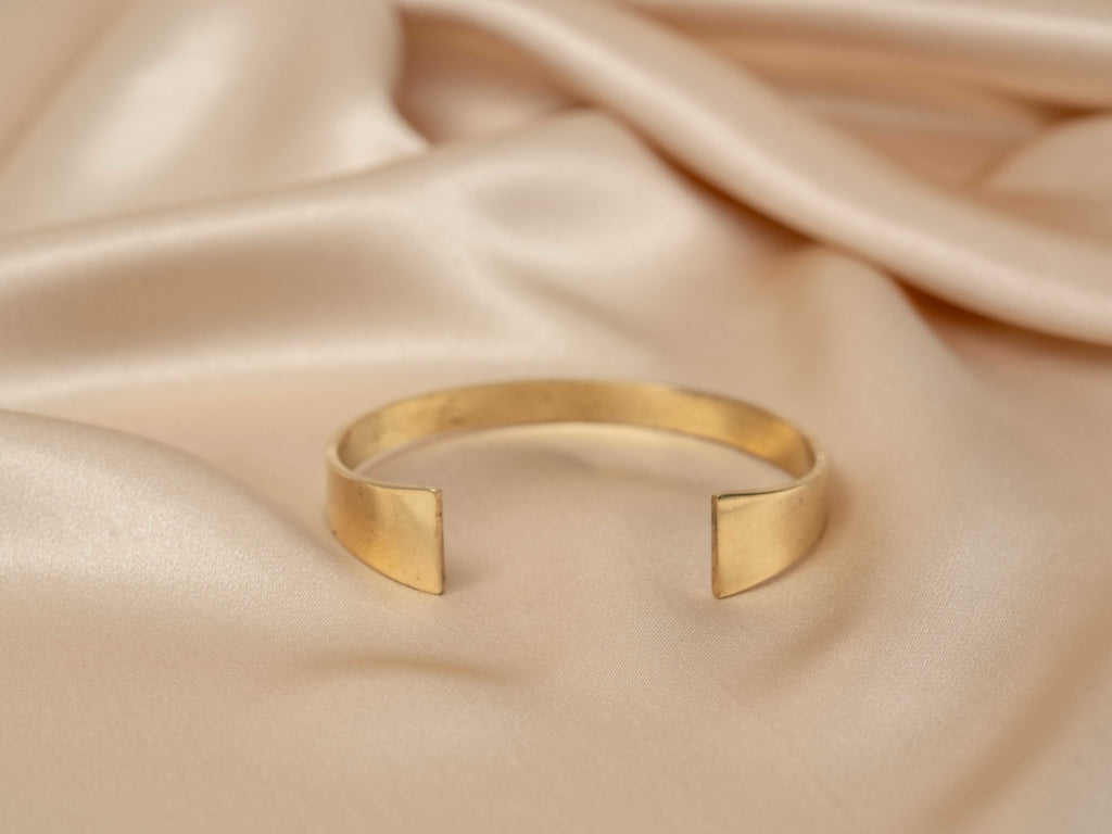 Sona bangle handmade brass bracelet in gold — Land of Sundara