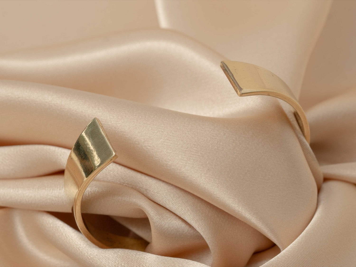 Sona bangle handmade brass bracelet in gold — Land of Sundara