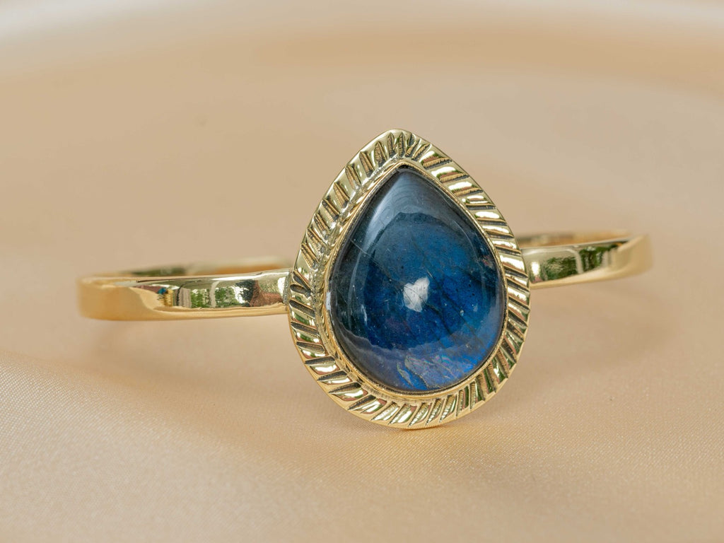 Mani Teardrop handmade brass bracelet with green aventurine stone — Land of Sundara