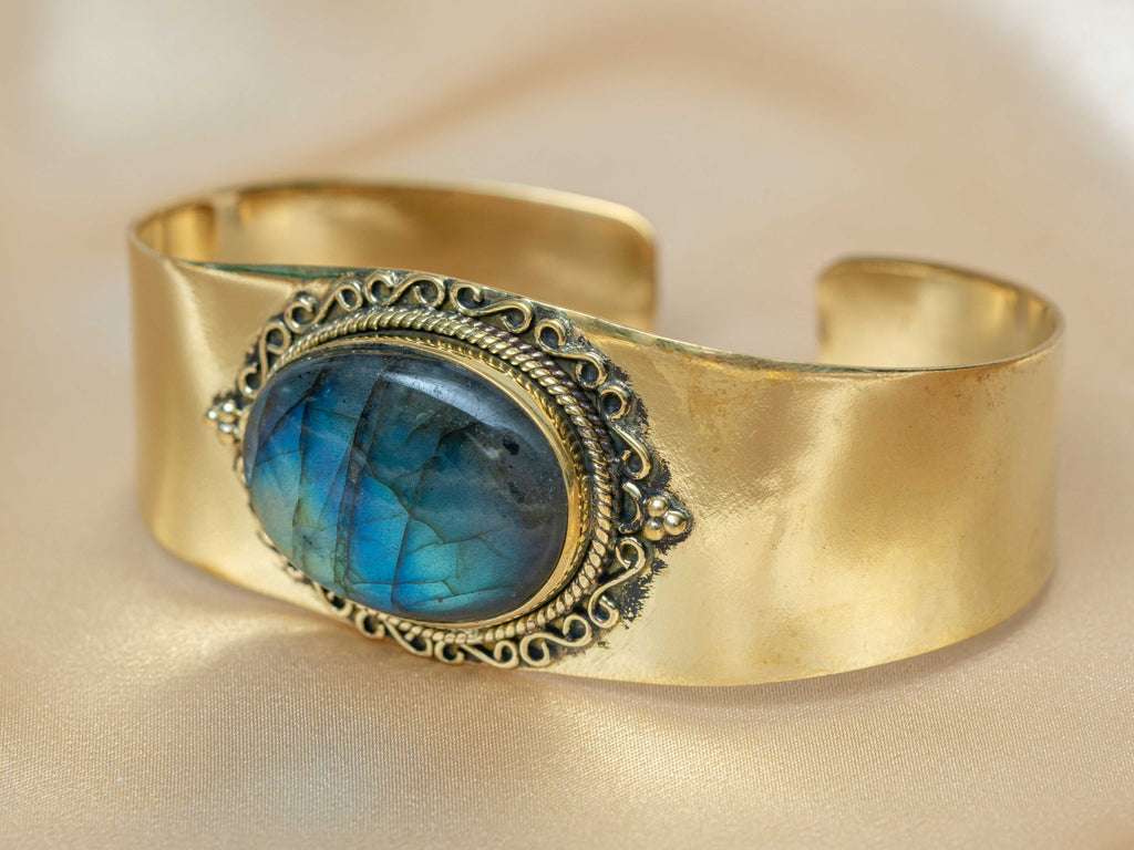 Nyx handmade brass bracelet with lapis lazuli stone — Land of Sundara