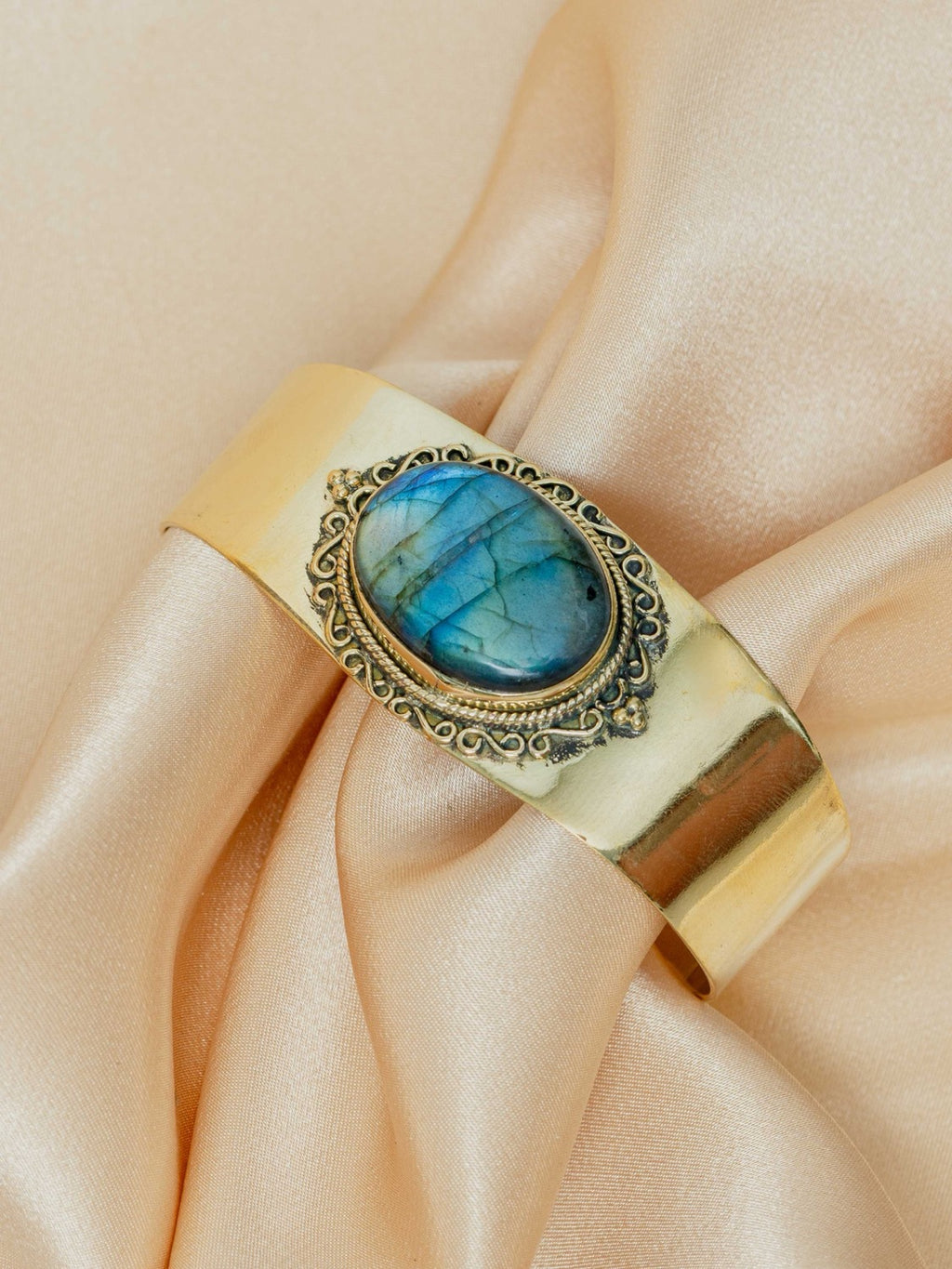 Nyx handmade brass bracelet with lapis lazuli stone — Land of Sundara
