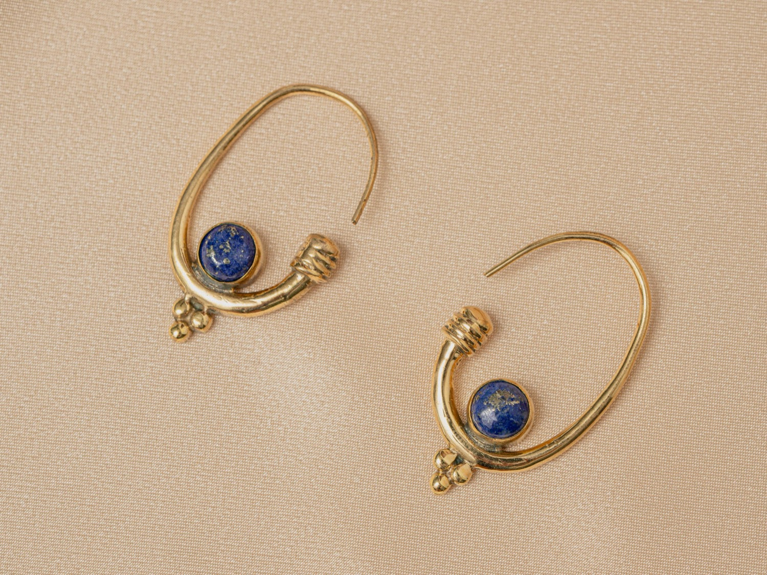Berber Hoop handmade brass earring with lapis lazuli stone — Land of Sundara