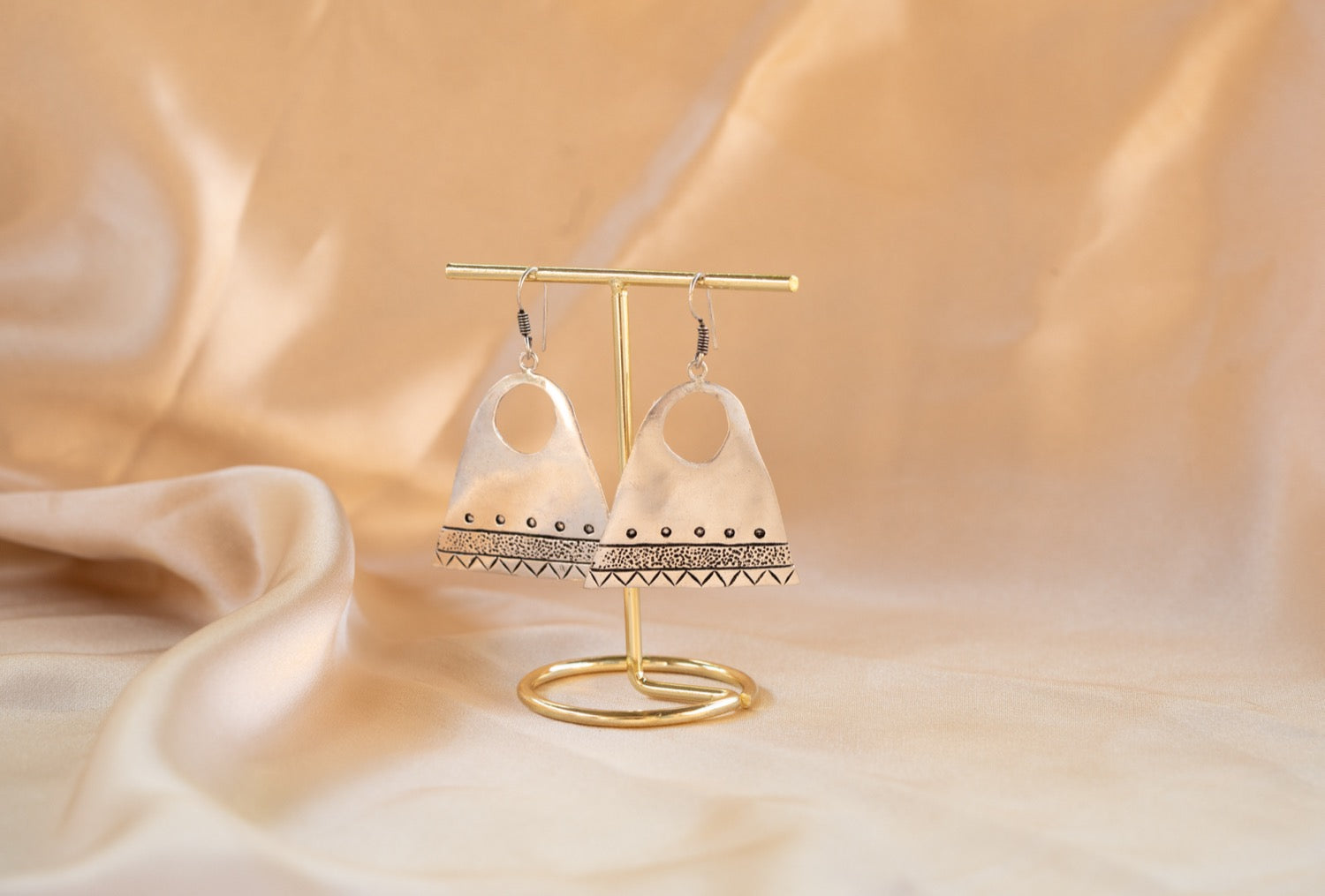 Meridian handmade silver plated earring in silver — Land of Sundara