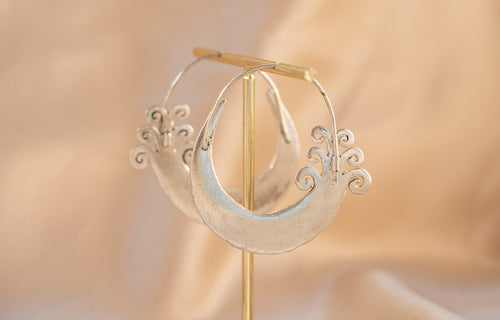Wildflower Swirl handmade silver plated earring in silver — Land of Sundara