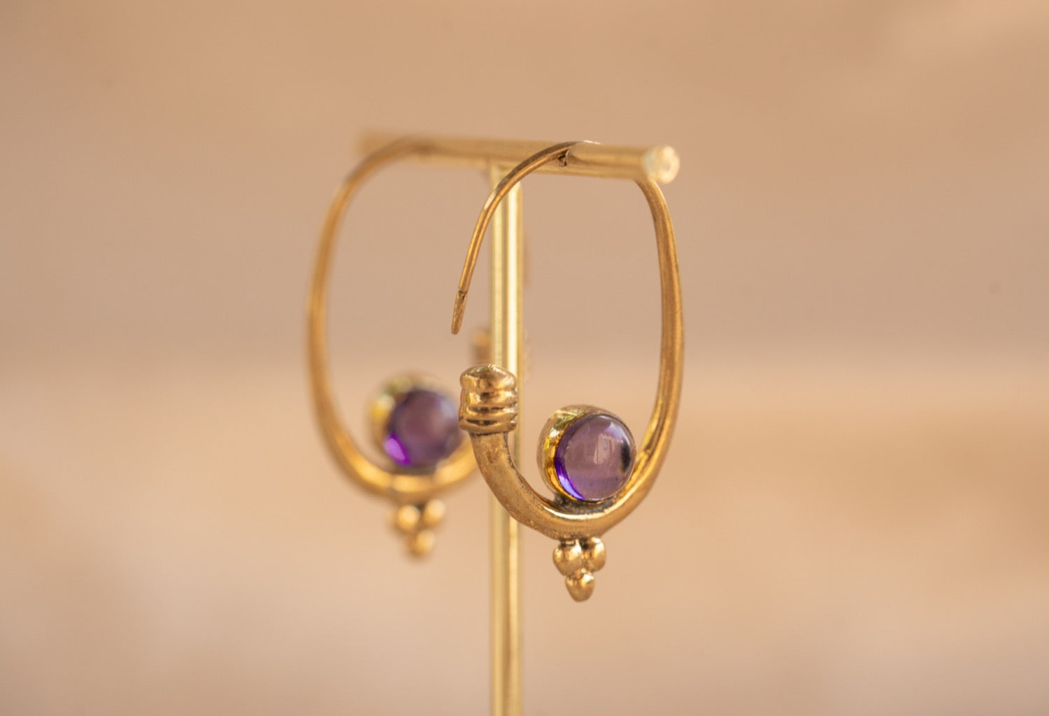 Berber Hoop handmade brass earring with lapis lazuli stone — Land of Sundara