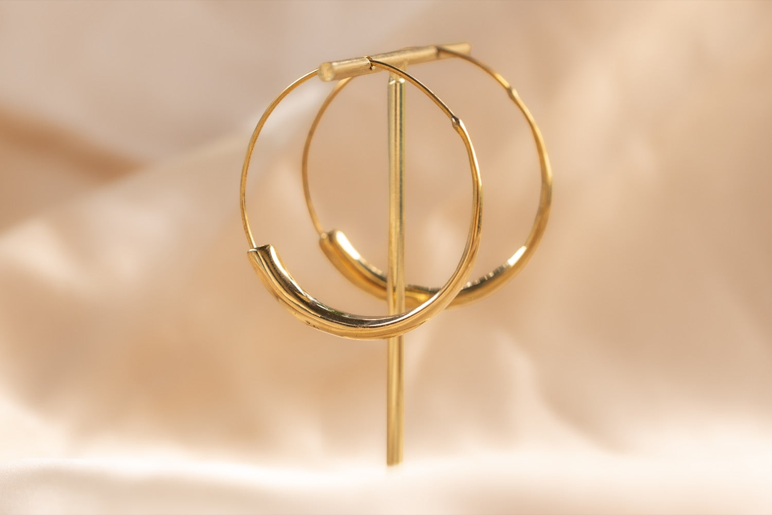 Dune Hoop handmade silver plated earring in silver — Land of Sundara