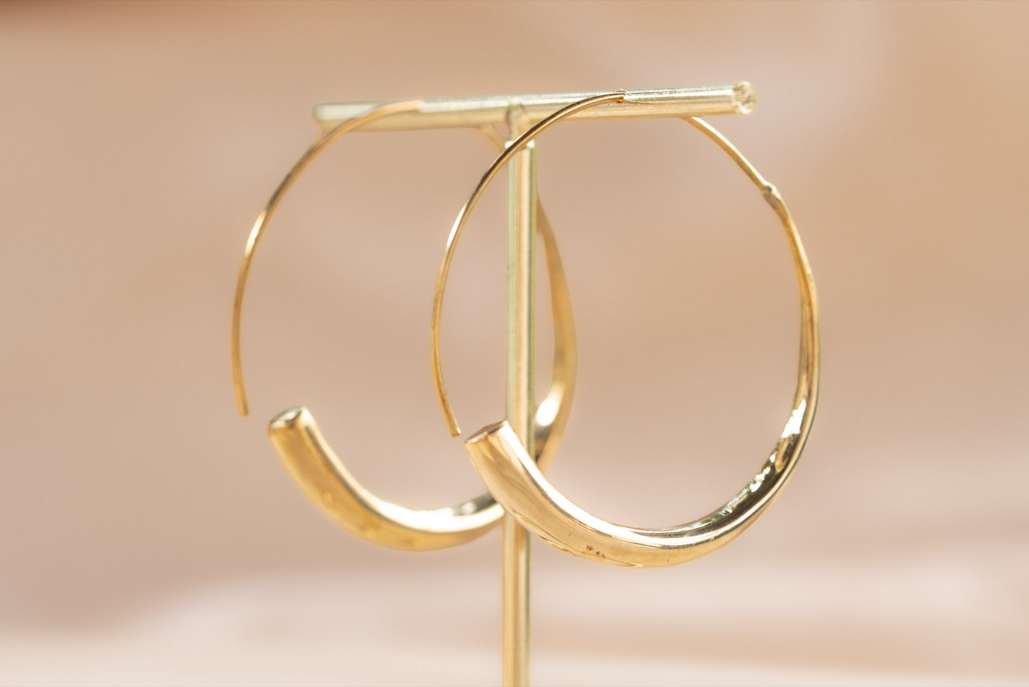 Dune Hoop handmade silver plated earring in silver — Land of Sundara
