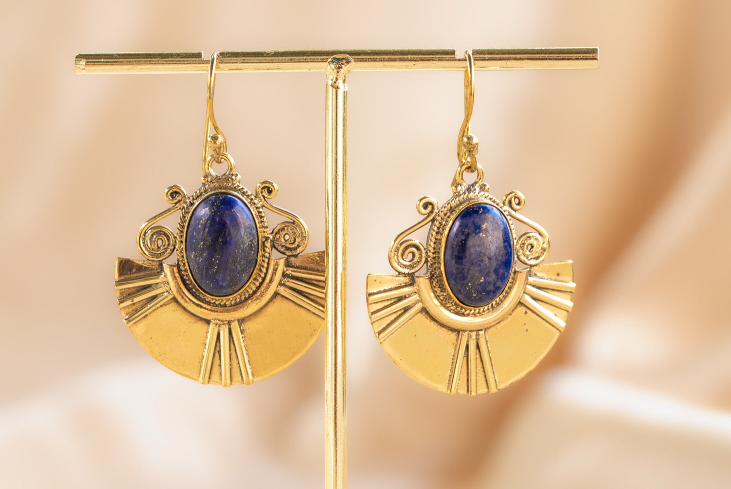 Asiatique handmade brass earring with rose quartz stone — Land of Sundara