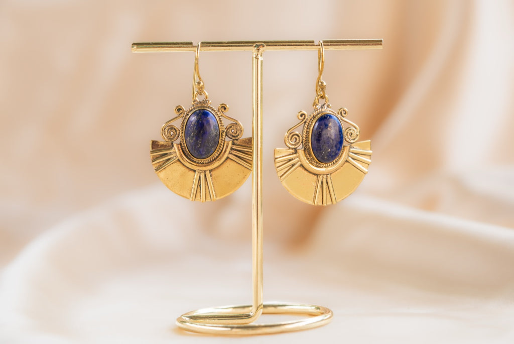 Asiatique handmade brass earring with rose quartz stone — Land of Sundara