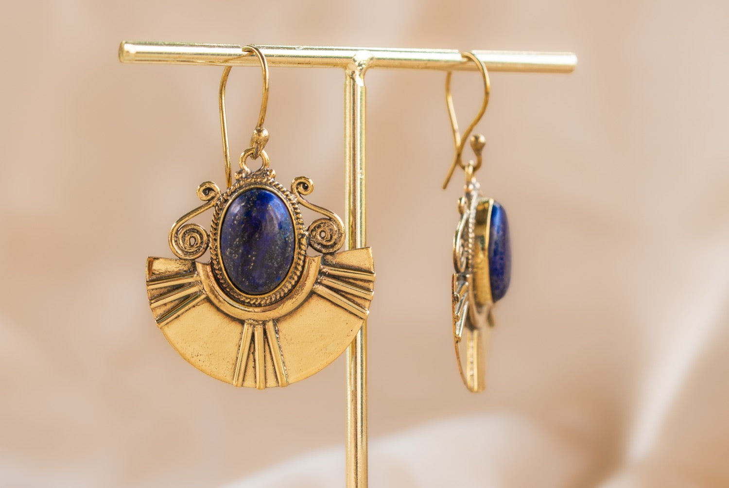Asiatique handmade brass earring with rose quartz stone — Land of Sundara