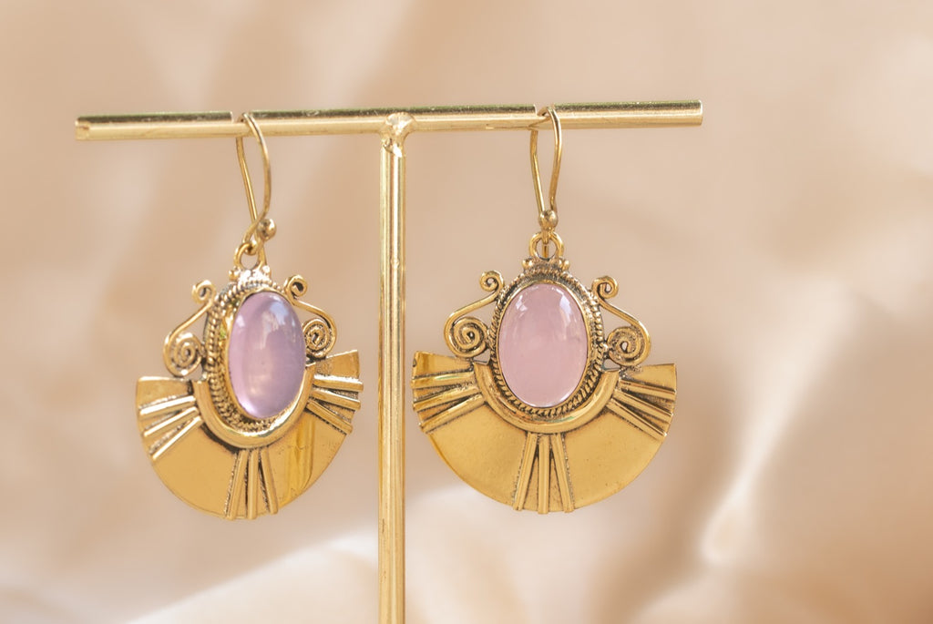 Asiatique handmade brass earring with rose quartz stone — Land of Sundara