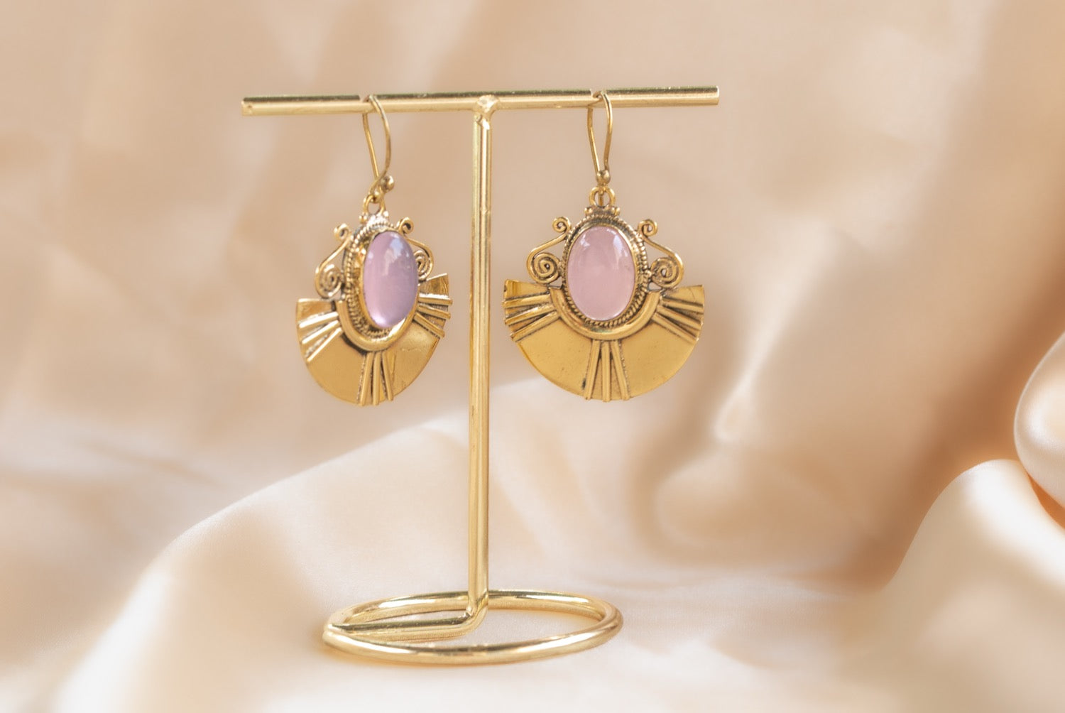 Asiatique handmade brass earring with rose quartz stone — Land of Sundara
