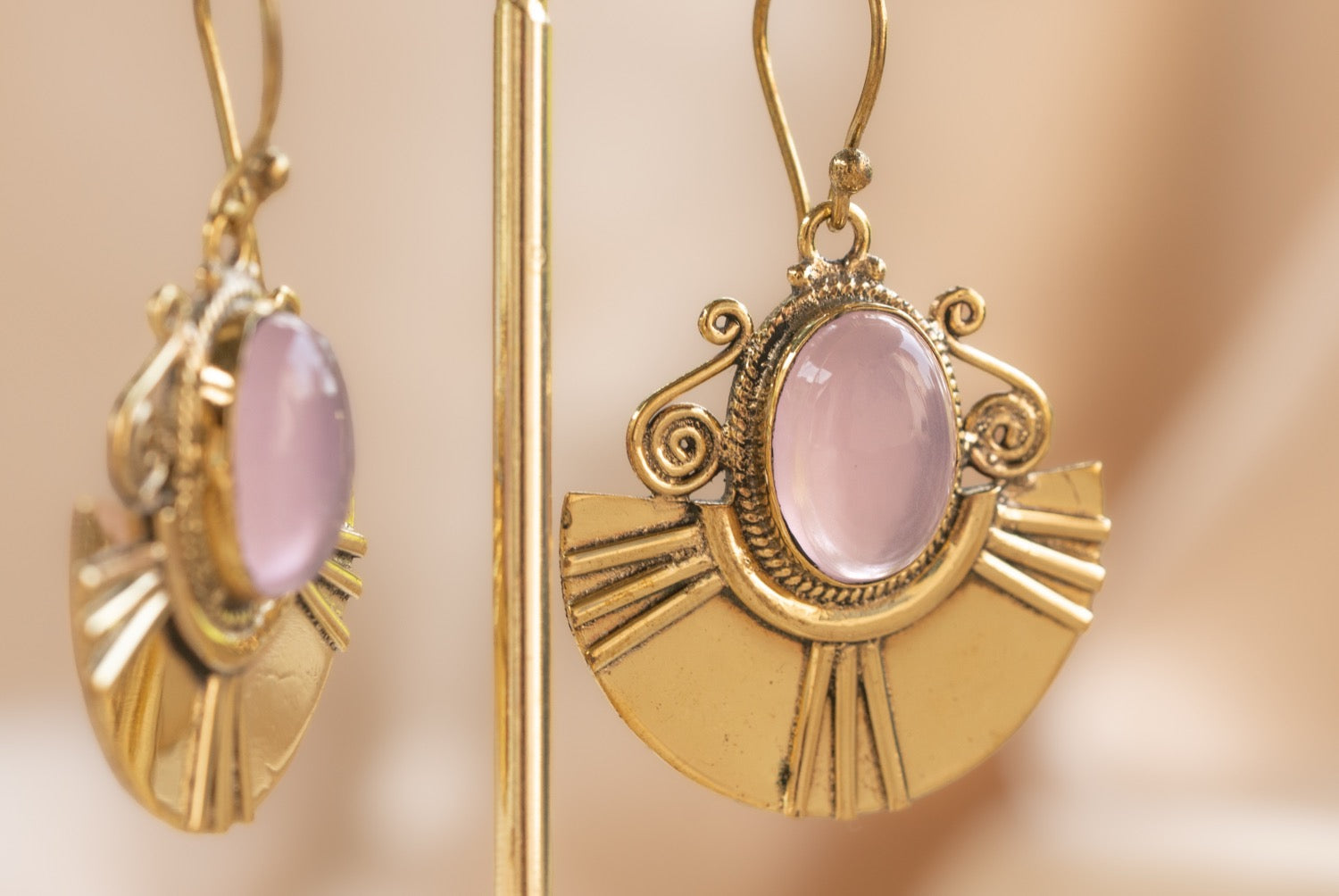 Asiatique handmade brass earring with rose quartz stone — Land of Sundara