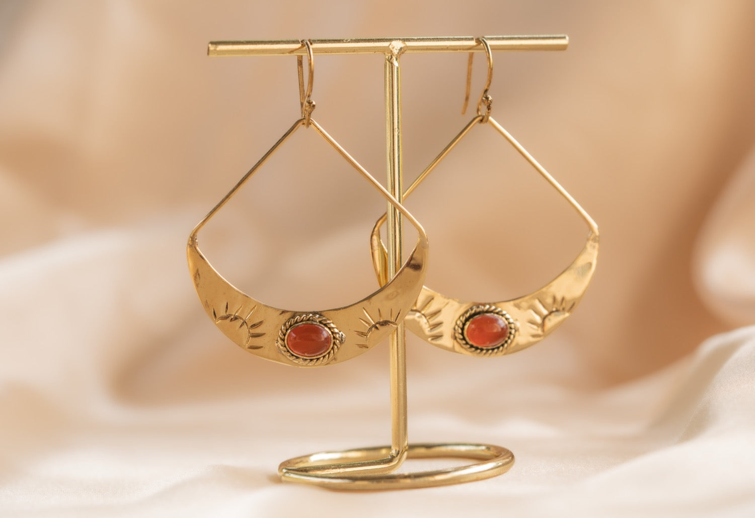 Desert Daisy handmade brass earring with carnelian stone — Land of Sundara
