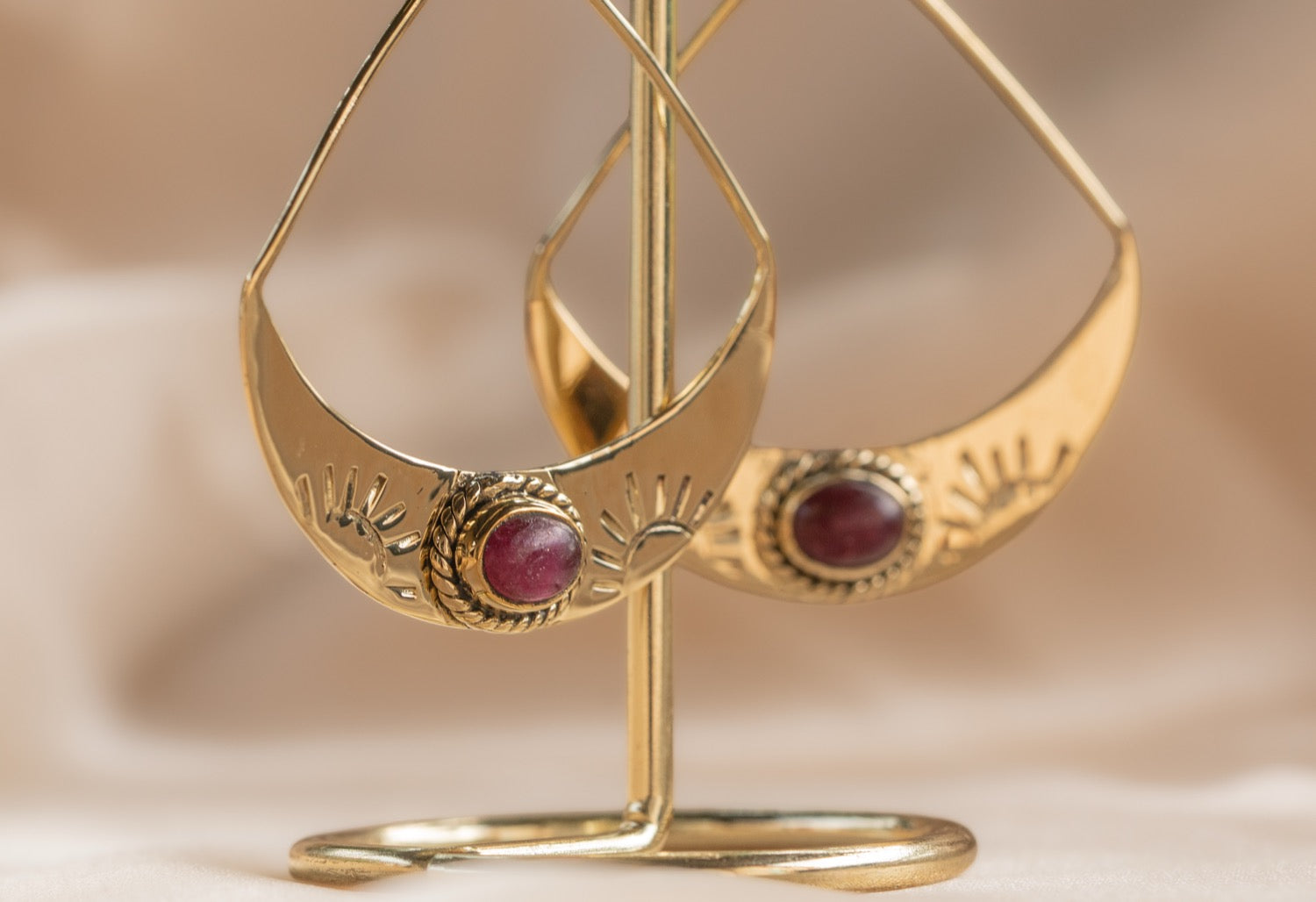 Desert Daisy handmade brass earring with carnelian stone — Land of Sundara