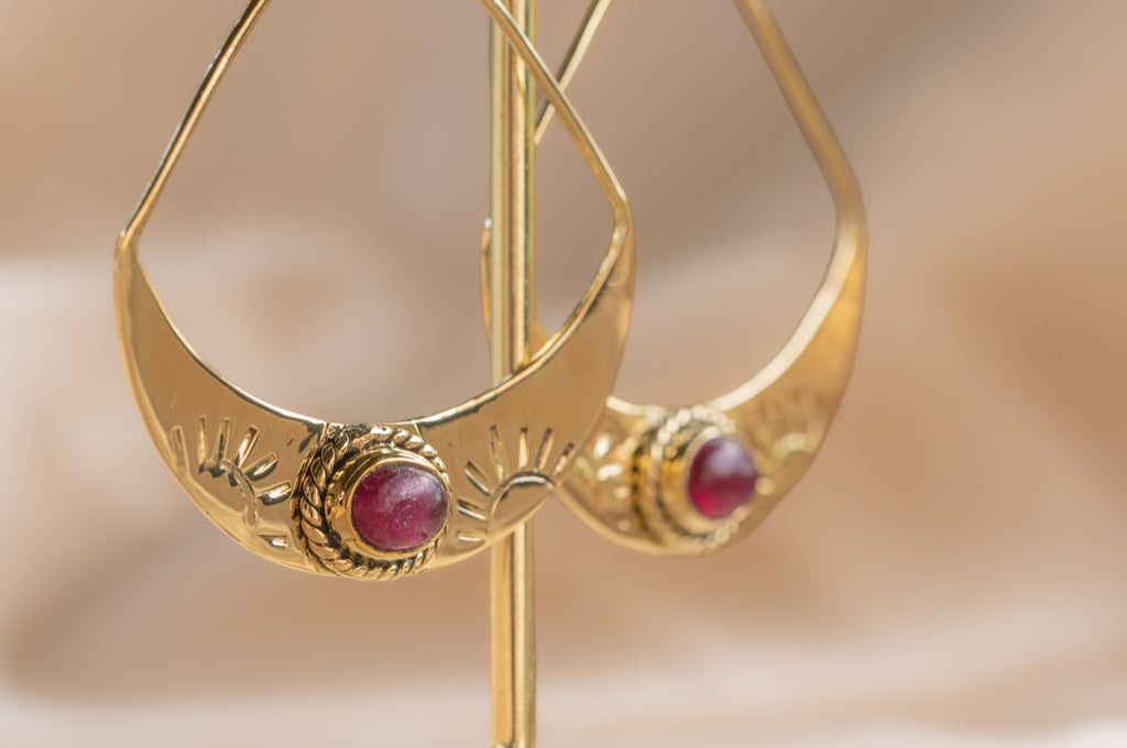 Desert Daisy handmade brass earring with carnelian stone — Land of Sundara