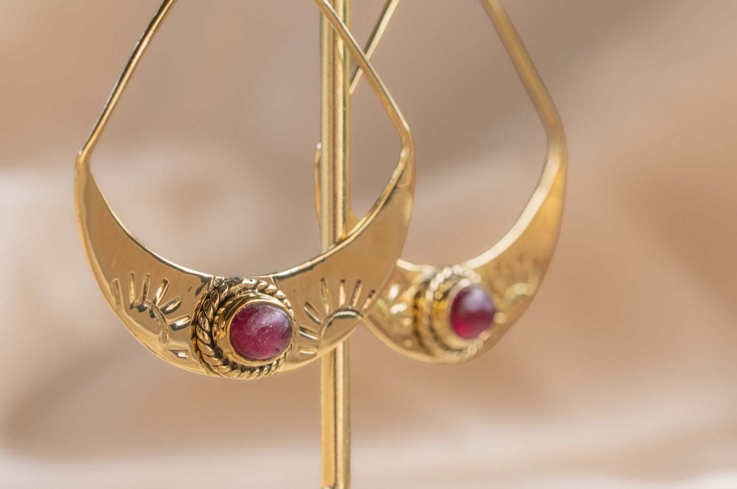 Desert Daisy handmade brass earring with carnelian stone — Land of Sundara