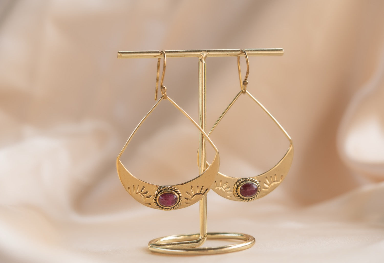 Desert Daisy handmade brass earring with carnelian stone — Land of Sundara
