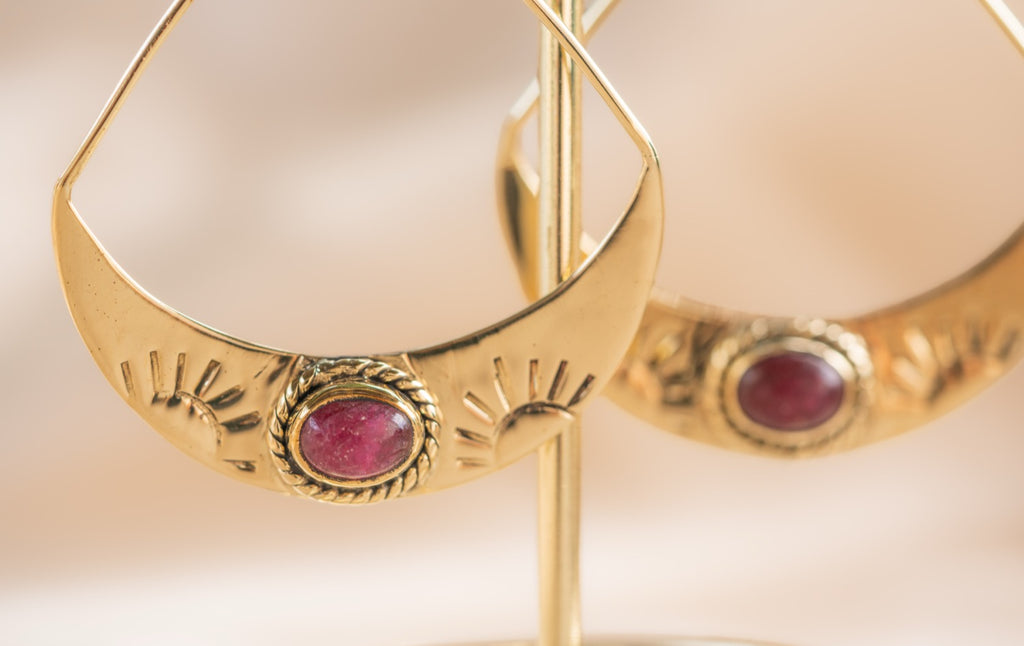 Desert Daisy handmade brass earring with carnelian stone — Land of Sundara