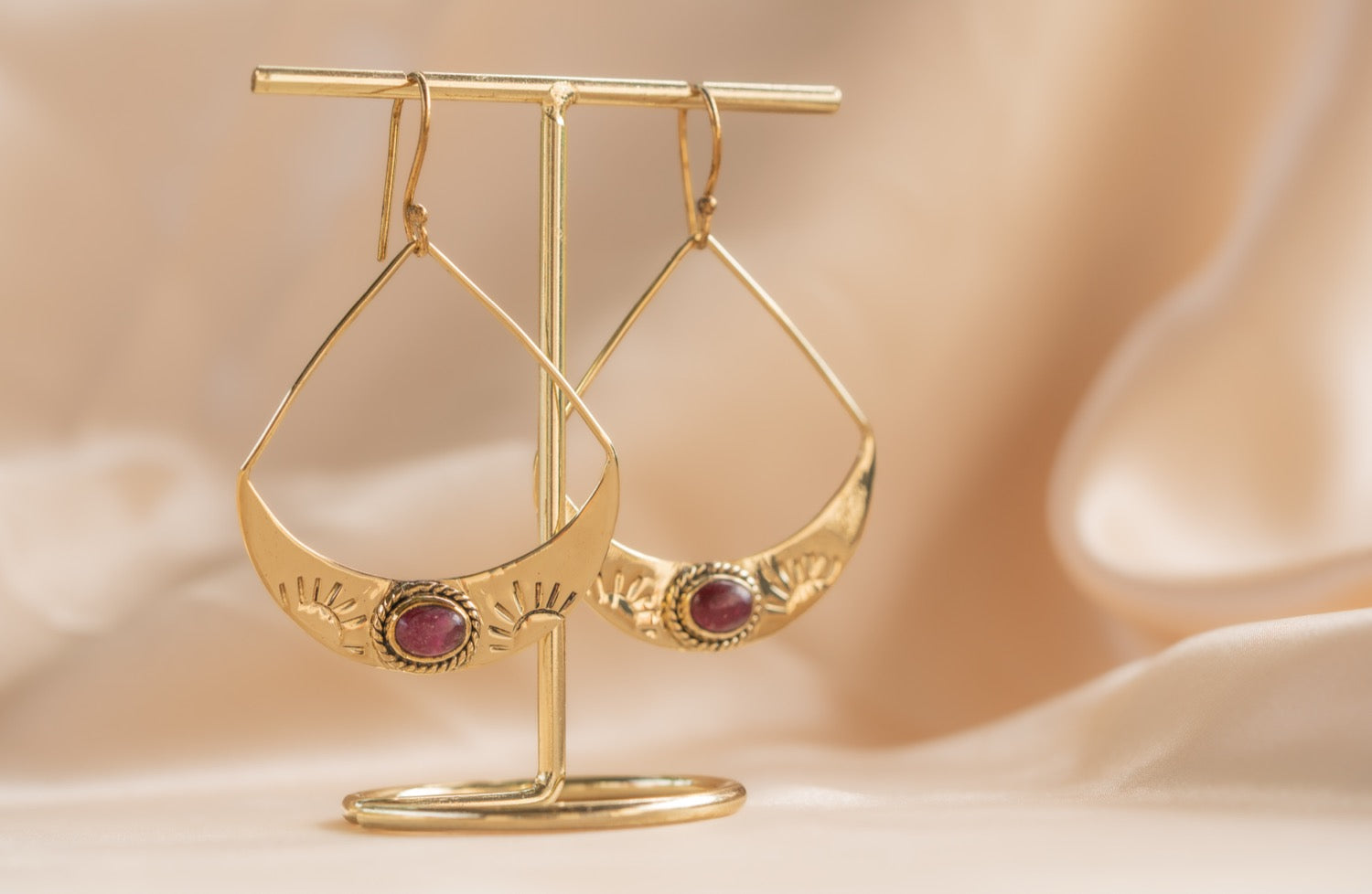 Desert Daisy handmade brass earring with carnelian stone — Land of Sundara