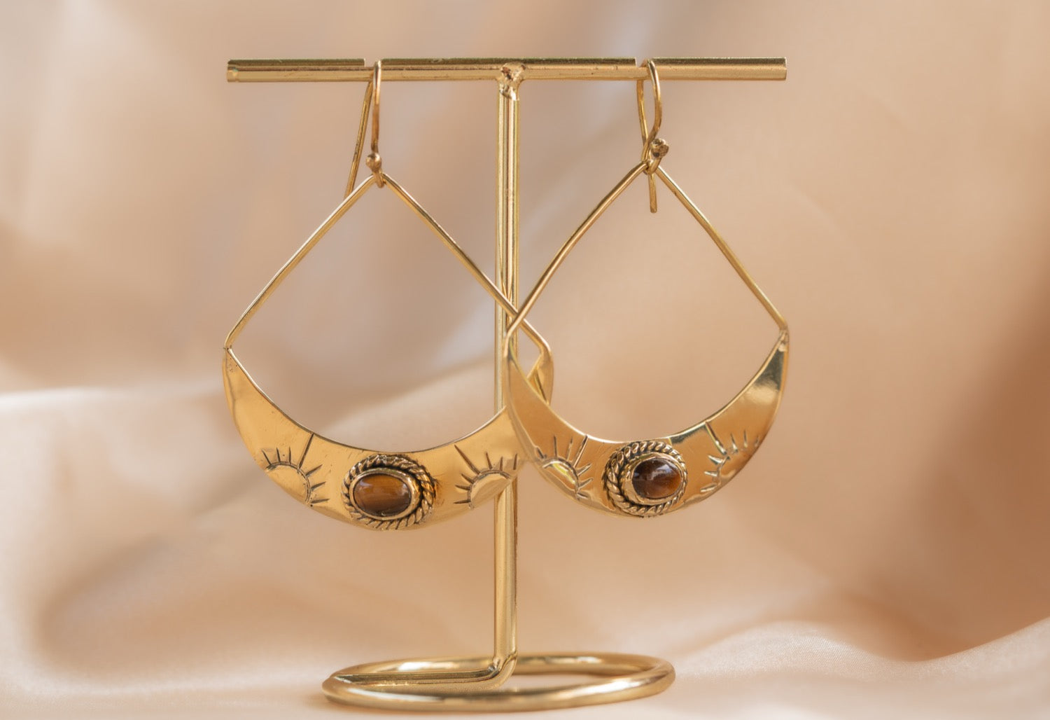 Desert Daisy handmade brass earring with carnelian stone — Land of Sundara