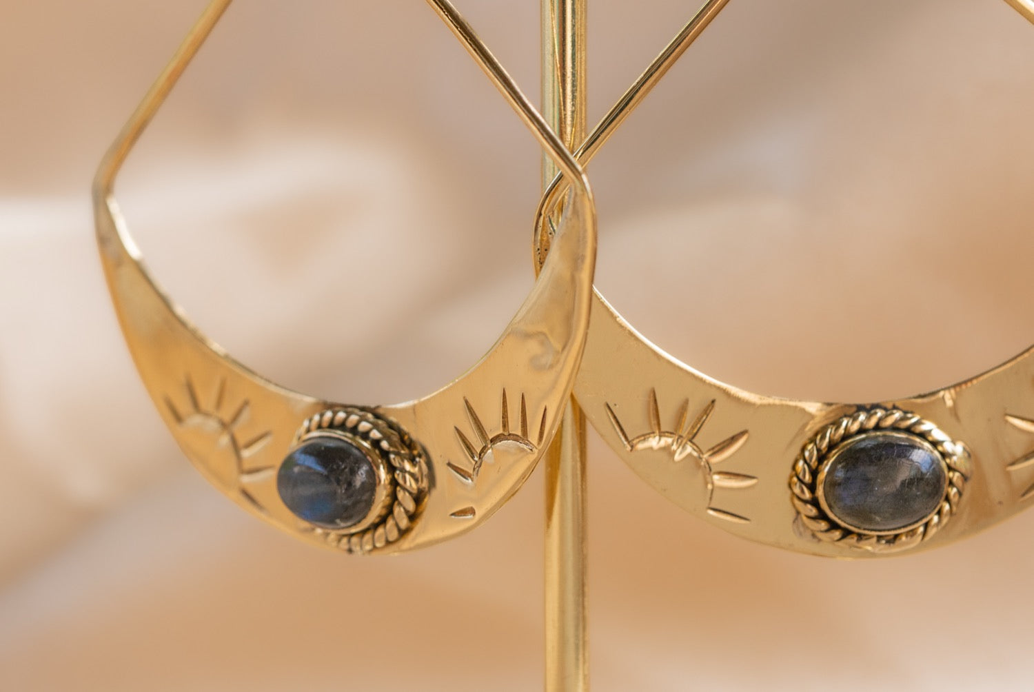 Desert Daisy handmade brass earring with carnelian stone — Land of Sundara