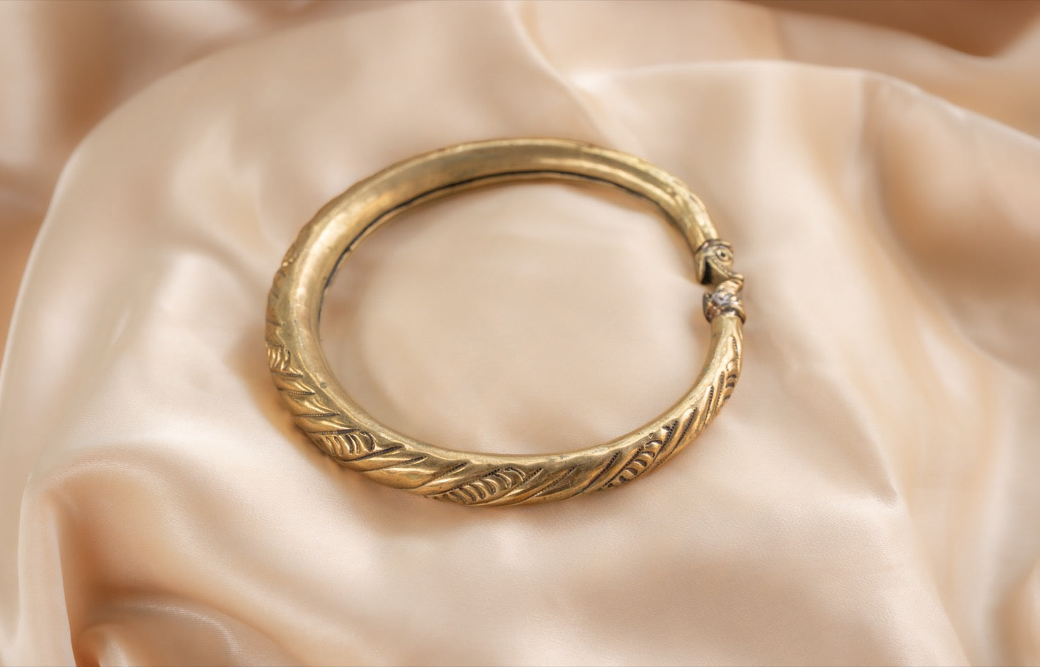 Snake end handmade brass anklet in gold — Land of Sundara