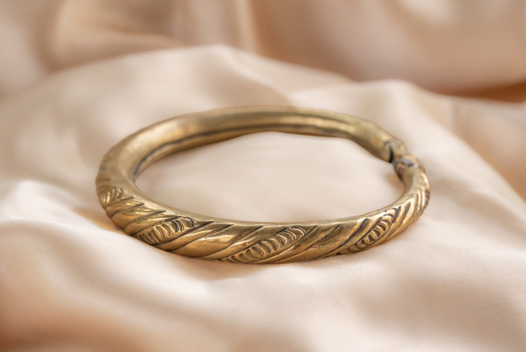 Snake end handmade brass anklet in gold — Land of Sundara
