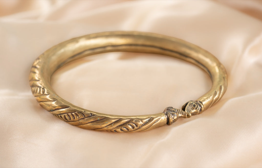 Snake end handmade brass anklet in gold — Land of Sundara