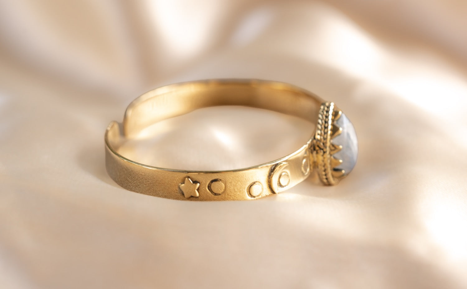Pharaoh bracelet handmade brass bracelet with malachite stone — Land of Sundara