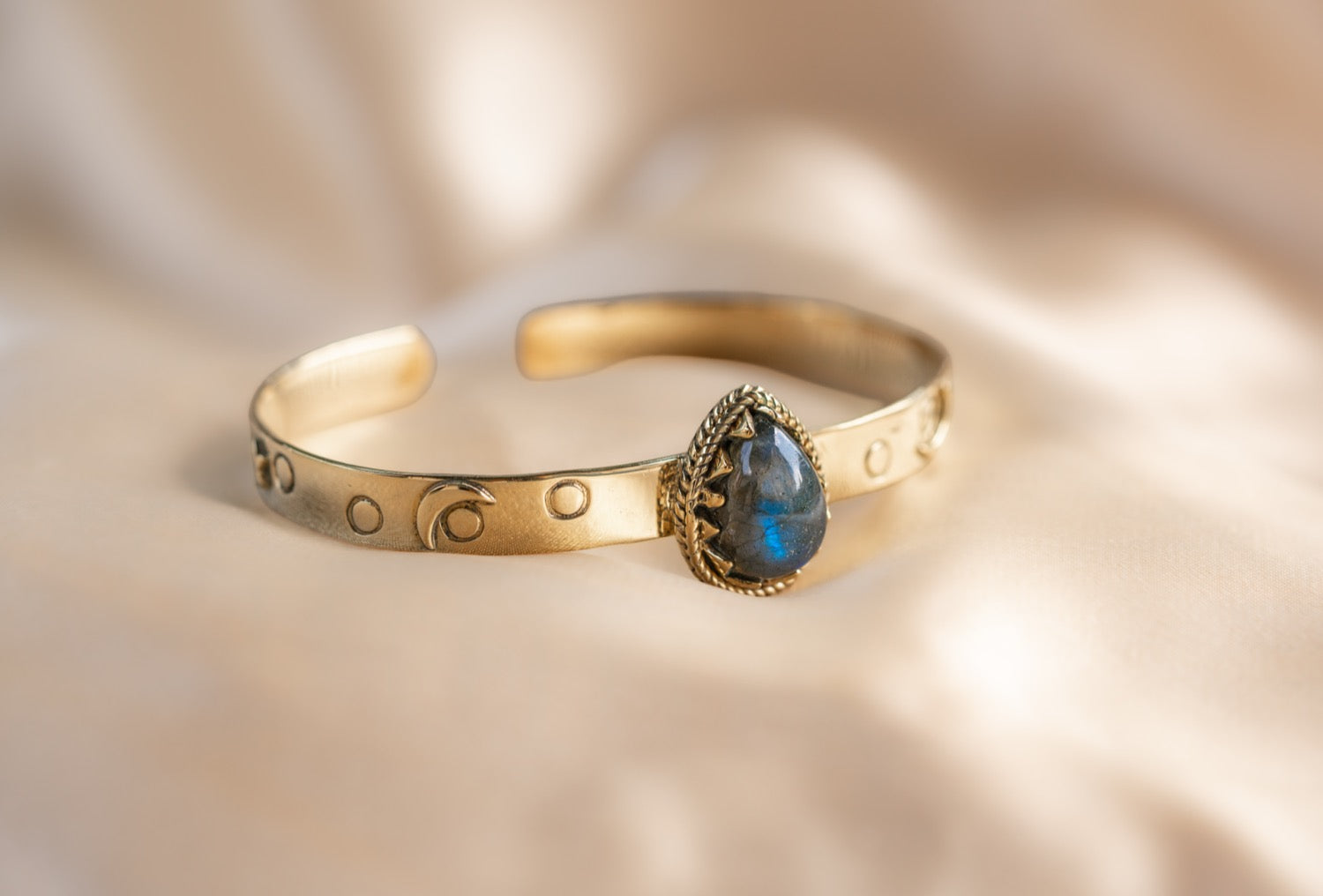 Pharaoh bracelet handmade brass bracelet with malachite stone — Land of Sundara