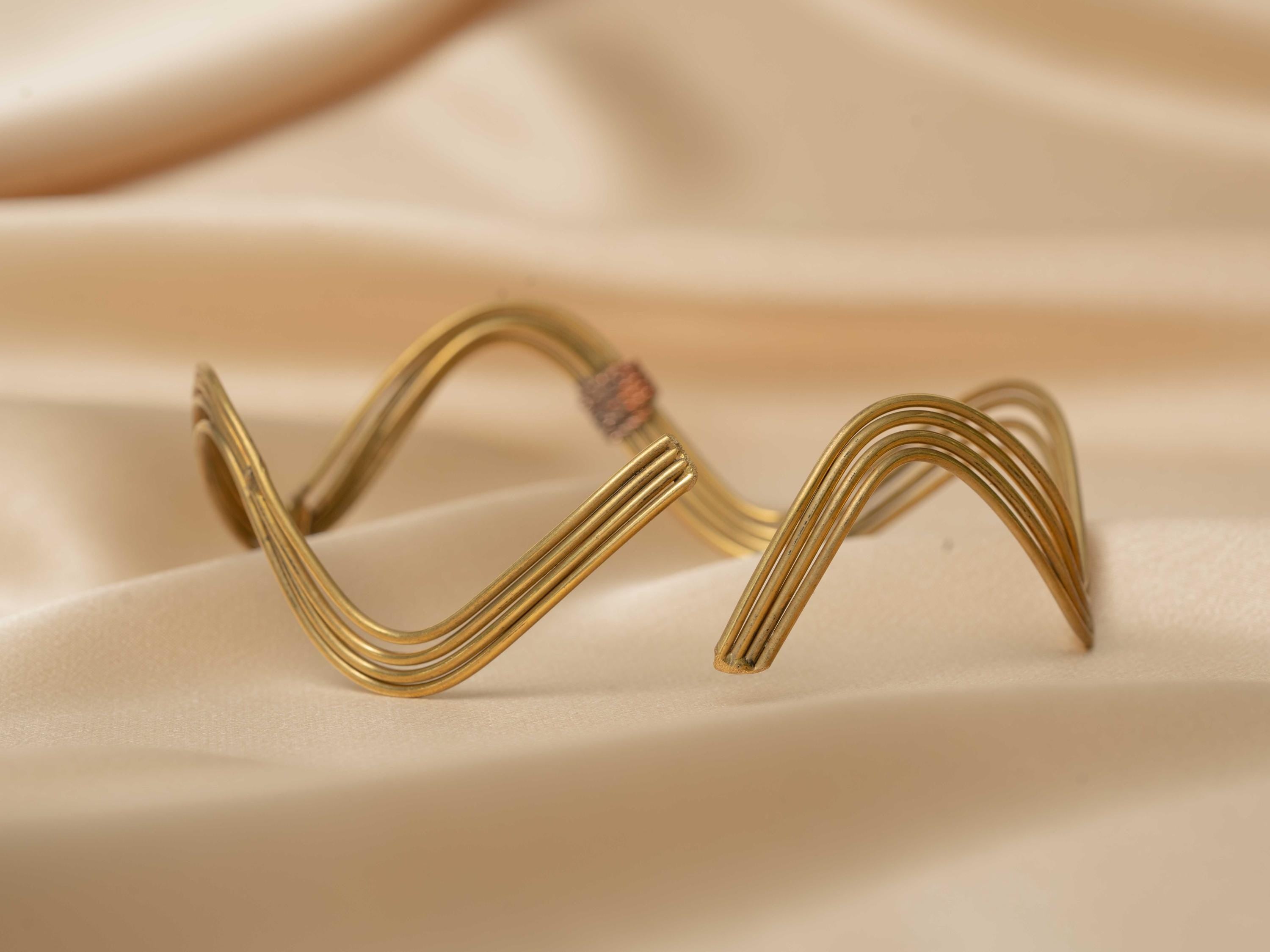Inanna Waves of Gold Upper Arm Cuff