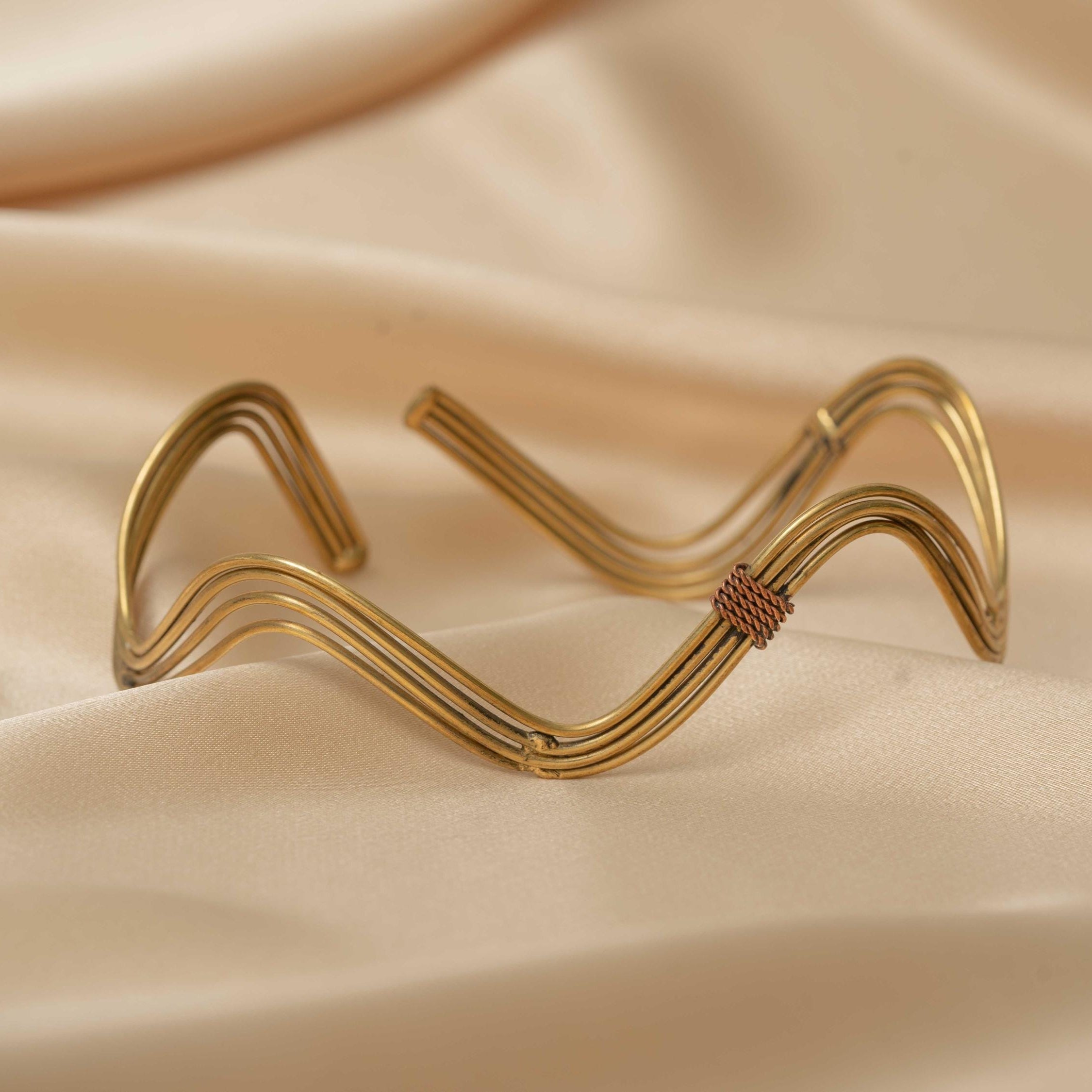 Inanna Waves of Gold Upper Arm Cuff