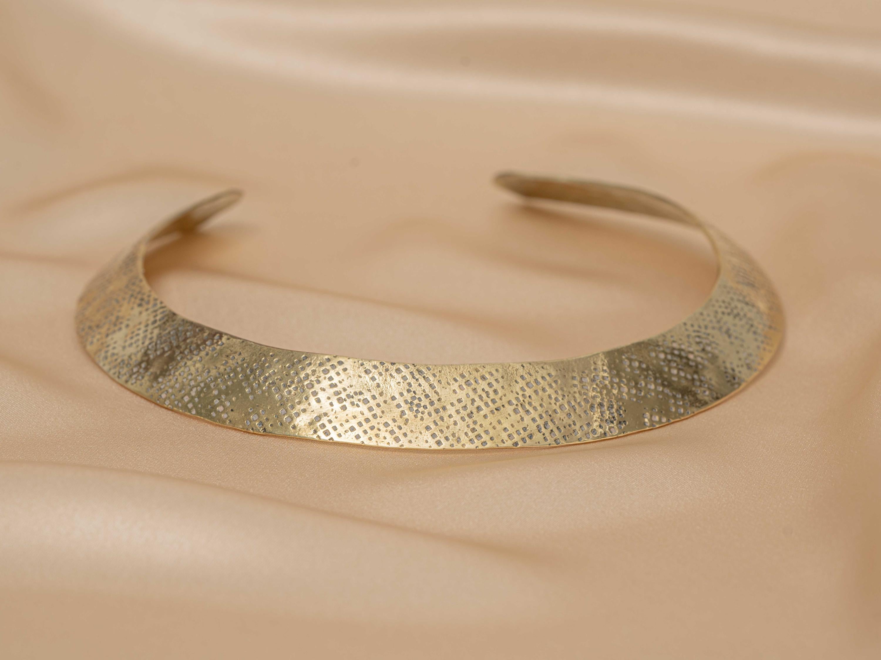 Ishara Collar