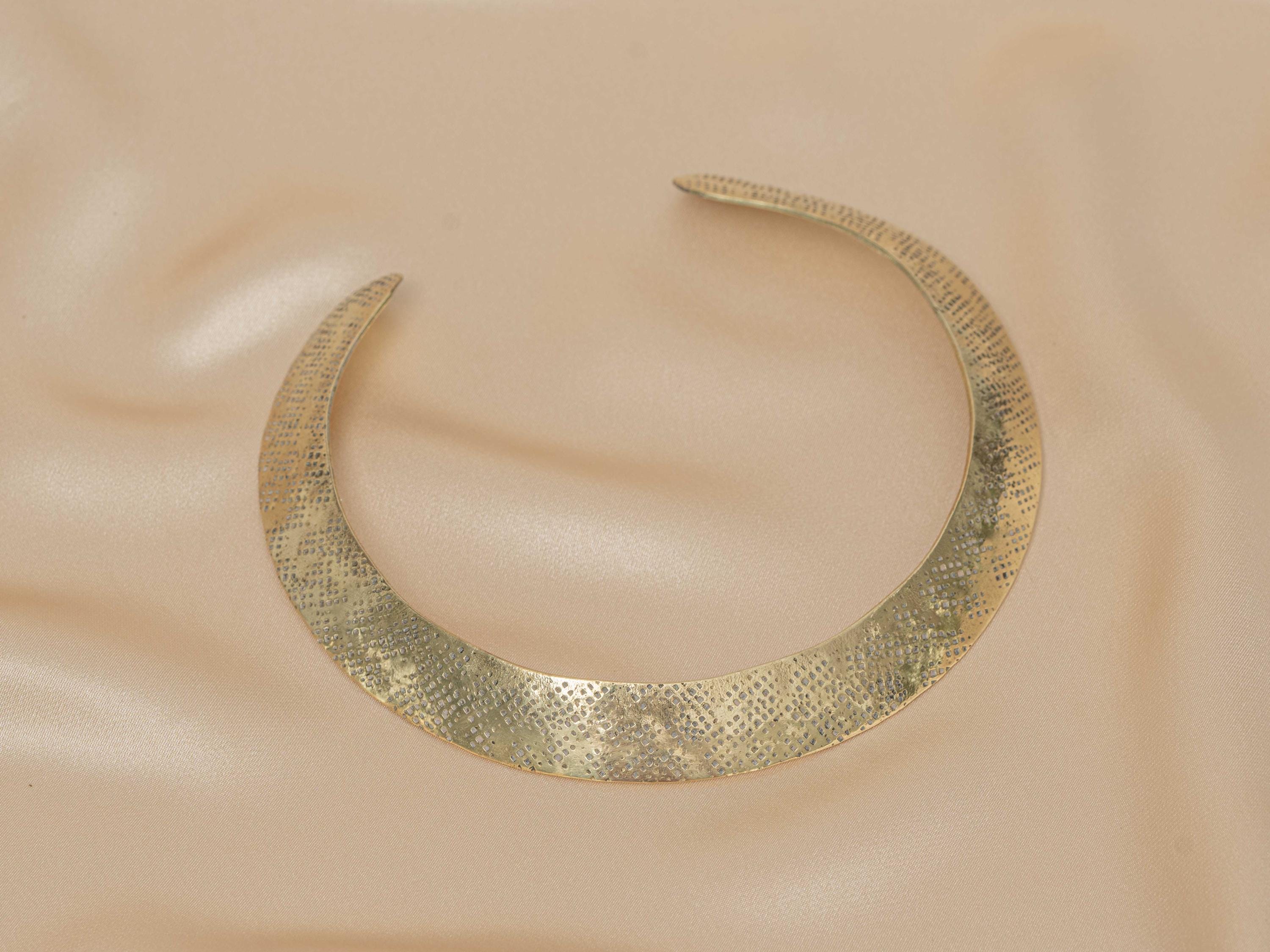 Ishara Collar