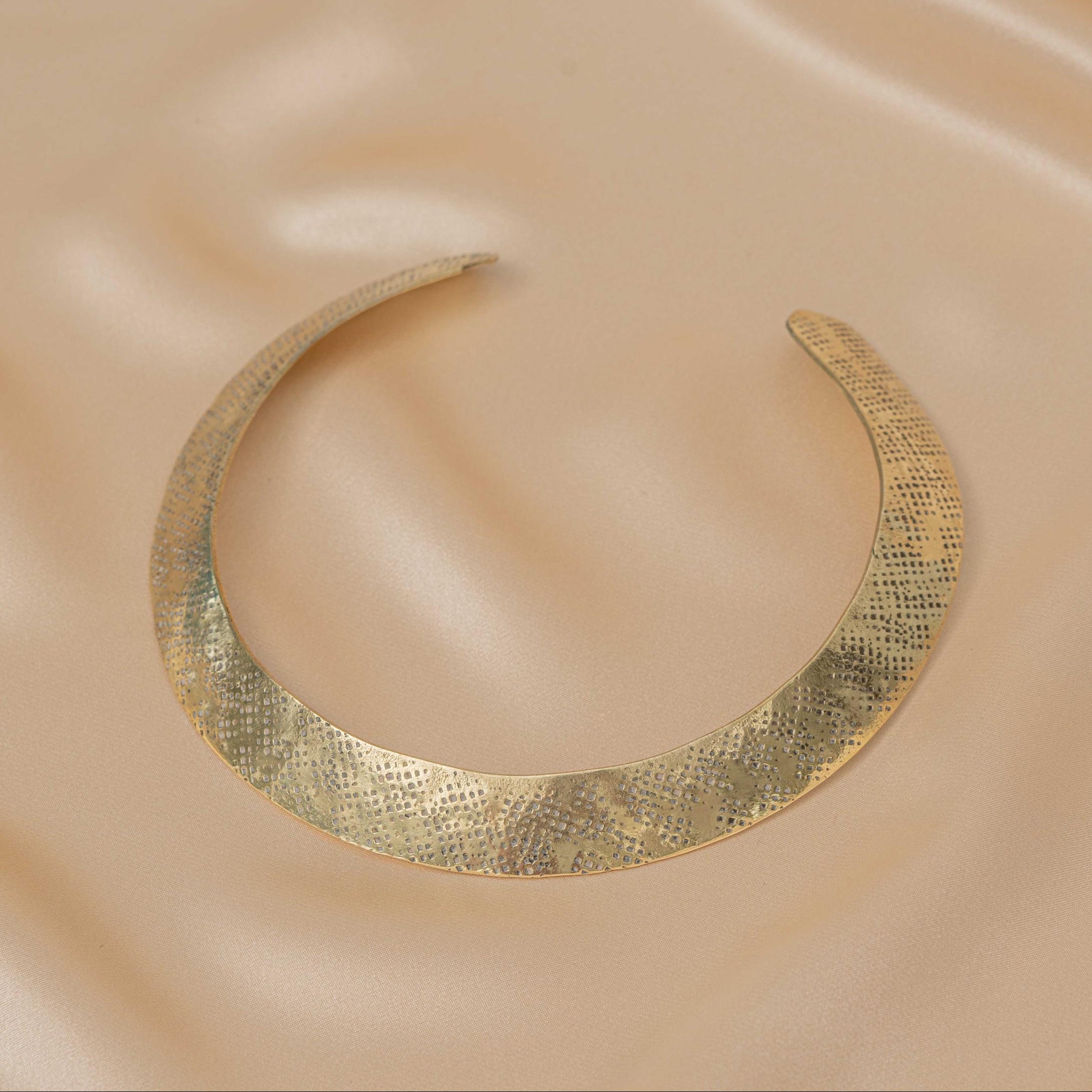 Ishara Collar
