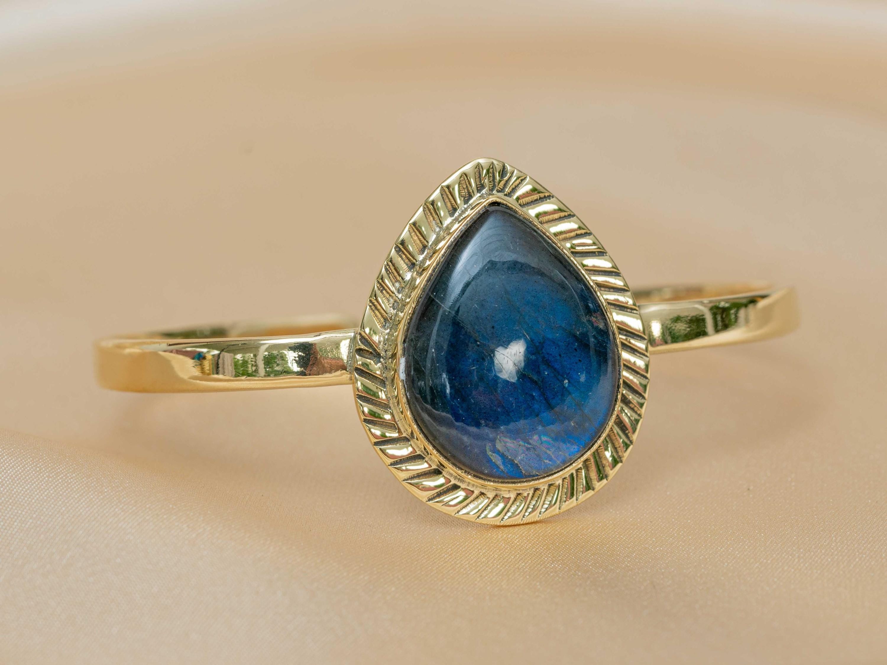 Mani Teardrop Bracelet in Midnight Blue